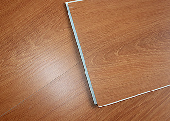 Lantai Papan Vinyl Mewah Warna Disesuaikan Dengan Sistem Sambungan Klik Vertikal