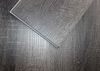 Timbul Permukaan Waterproof Vinyl Wood Plank Flooring Untuk Apartemen / Kantor