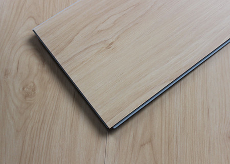 Interlocking Self Adhesive Vinyl Plank Lantai Perawatan Permukaan Lapisan UV