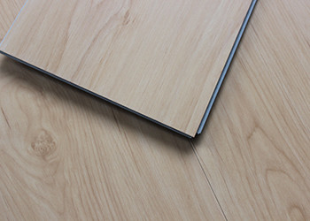 Unilin Klik Kunci Papan Lantai Vinyl Mewah Gloss Tingkat 5% -7% Kemampuan Beradaptasi Yang Kuat